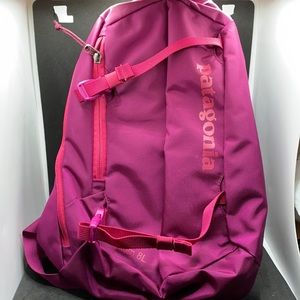 Patagonia Magenta Atom 8L Sling Crossbody Bag